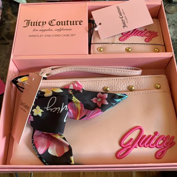 Juicy Couture Handbags - ⭐️⭐️Juicy Couture wristlet and card case